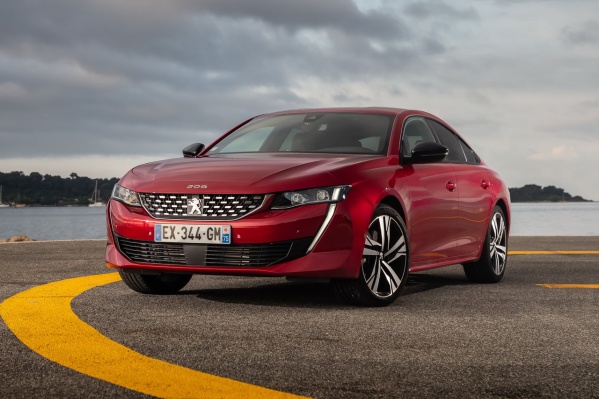 Автомобиль входит в сегмент, где лидирует Camry Автомобиль входит в сегмент, где лидирует Camry