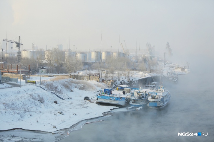 Нефтебаза располагается на правом берегу Енисея в районе Октябрьского моста Нефтебаза располагается на правом берегу Енисея в районе Октябрьского моста