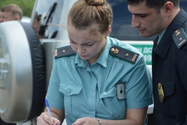Пристав притворился, что нуждается в услугах репетитора английского языка, чтобы встретиться с должником Пристав притворился, что нуждается в услугах репетитора английского языка, чтобы встретиться с должником