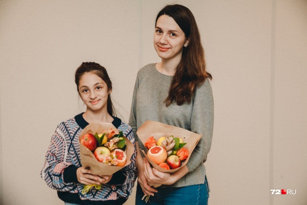 Сделать подарок своими руками не так сложно, как кажется. К тому же это будет намного дешевле, чем заказывать такой же в мастерской Сделать подарок своими руками не так сложно, как кажется. К тому же это будет намного дешевле, чем заказывать такой же в мастерской 