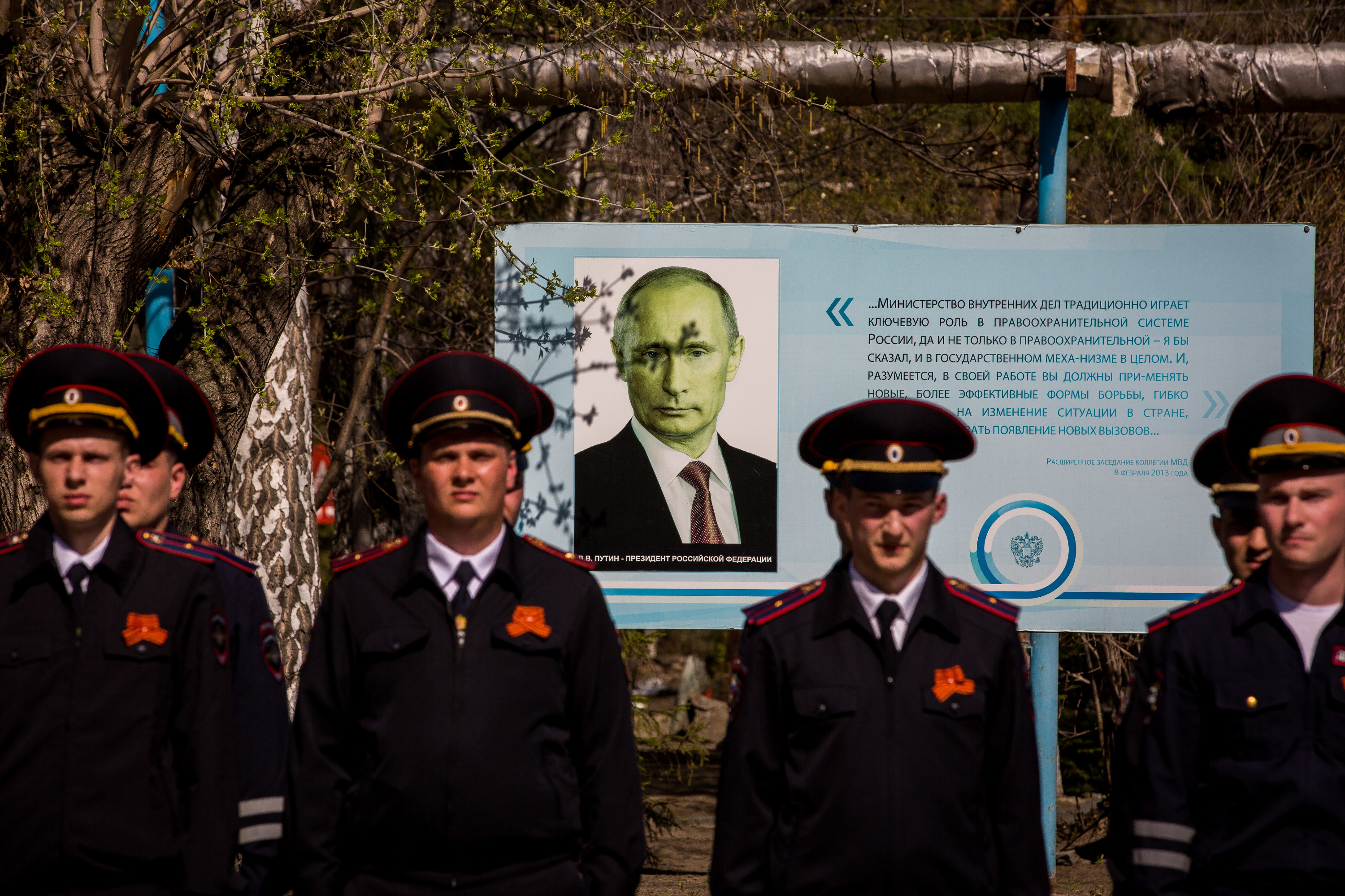 В пресс-службе полиции пояснили, что с молодыми полицейскими, которые учатся в Центре профподготовки, проводят в том числе и работу по героико-патриотическому воспитанию В пресс-службе полиции пояснили, что с молодыми полицейскими, которые учатся в Центре профподготовки, проводят в том числе и работу по героико-патриотическому воспитанию