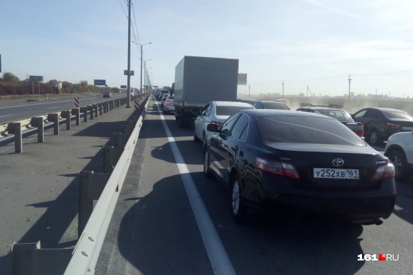 Скорость движения на Малиновского и Таганрогской — три километра в час Скорость движения на Малиновского и Таганрогской — три километра в час 