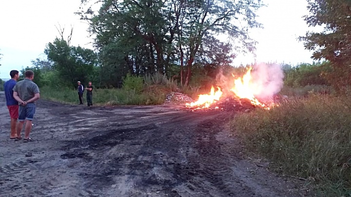 Мусорный детектив: общественник из Ростовской области выследил грузовик с горящими отходами в кузове