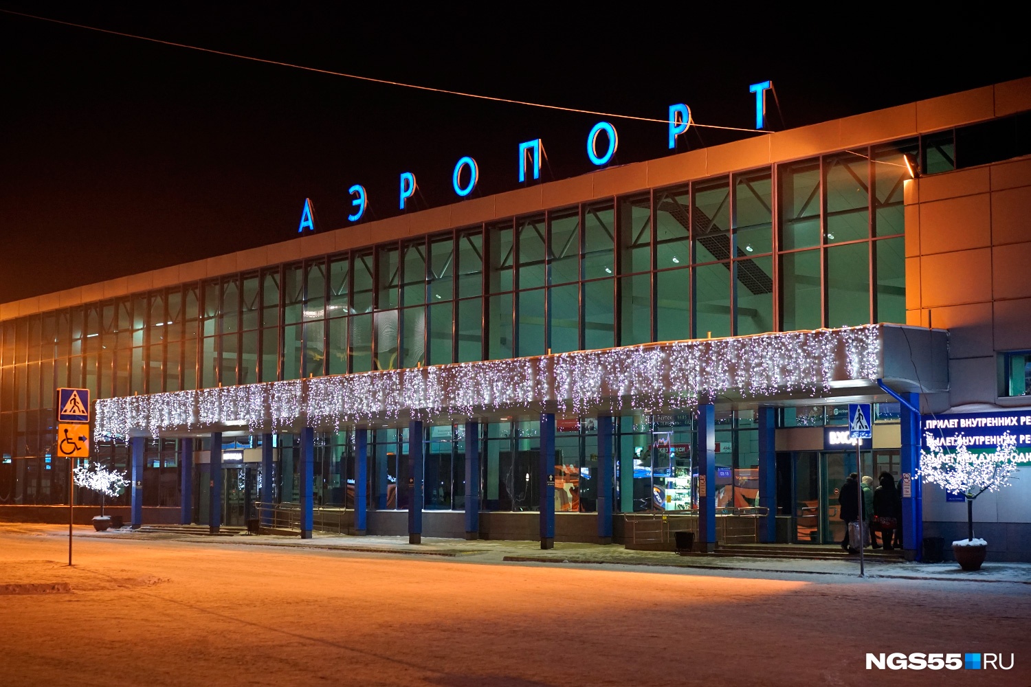 Омский аэропорт. Омск Центральный аэропорт. Аэропорт Карбышева Омск. Аэровокзал Омск Центральный. Омский аэропорт зима.