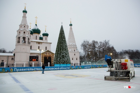 Каток на Советской площади откроют 15 декабря Каток на Советской площади откроют 15 декабря
