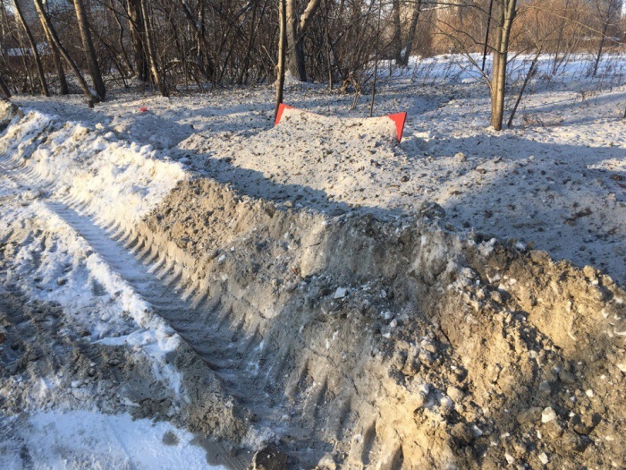 Так поставленная жителями ОбьГЭСа скамейка выглядела 9 января Так поставленная жителями ОбьГЭСа скамейка выглядела 9 января
