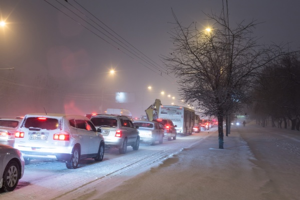Пробки в городе в час пик утром колебались в районе 7–8 баллов. Фото из архива НГС Пробки в городе в час пик утром колебались в районе 7–8 баллов. Фото из архива НГС