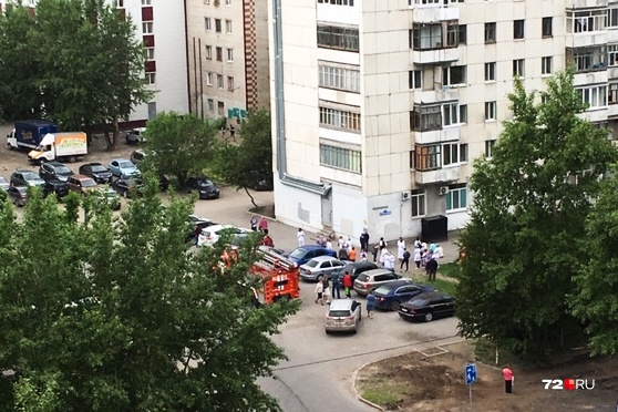 Охранники эвакуировали медперсонал и пациентов до прибытия спецслужб. После осмотра здания всех запустили обратно Охранники эвакуировали медперсонал и пациентов до прибытия спецслужб. После осмотра здания всех запустили обратно