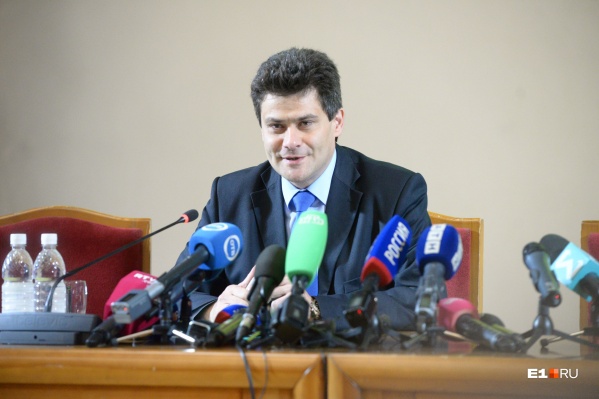 Мэр заявил, что забор убирать не будут Мэр заявил, что забор убирать не будут