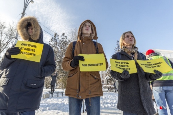 Волгоградцы собирали подписи на митинге перед Новым годом Волгоградцы собирали подписи на митинге перед Новым годом