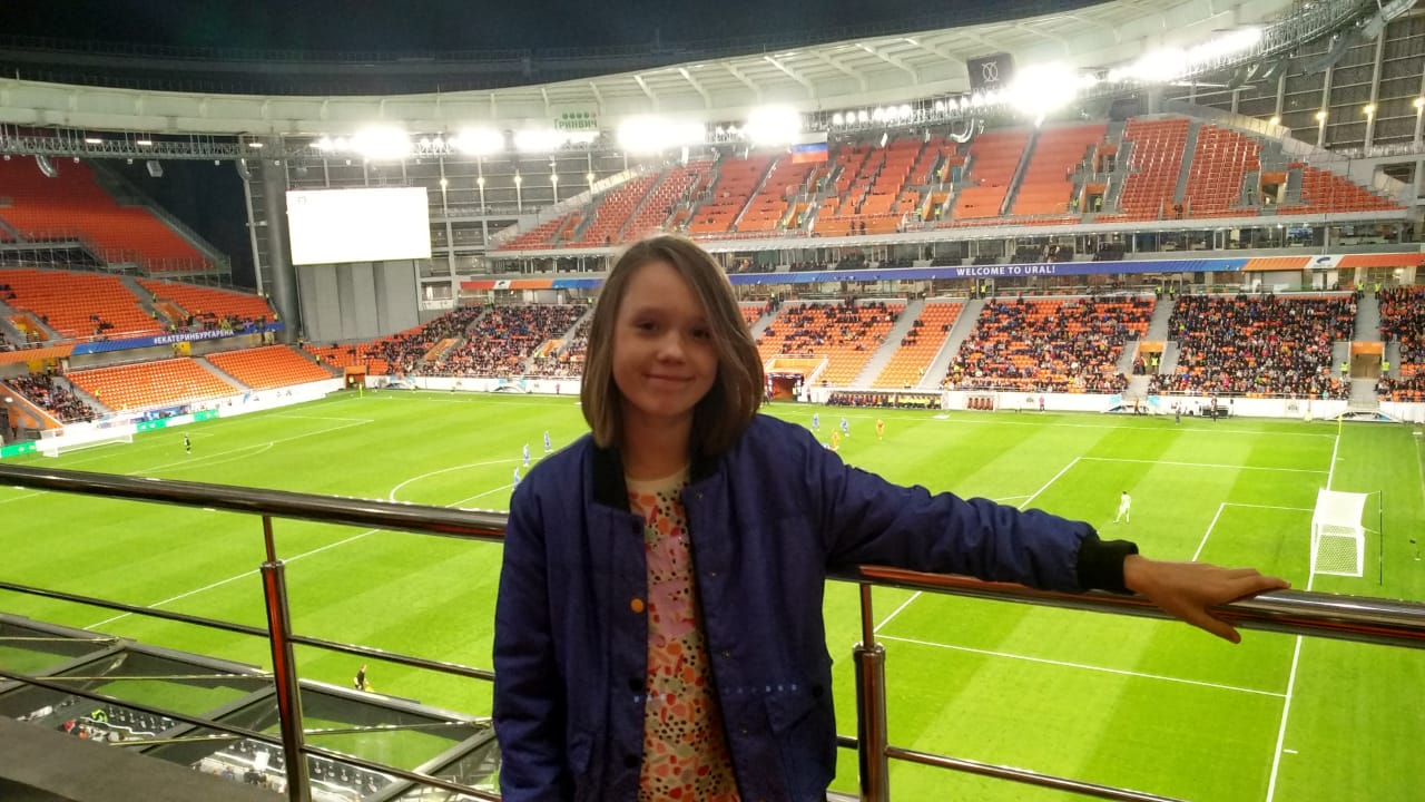 Лиза — ярая болельщица «Урала». Парни, ну порадуйте уже зрителей! Лиза — ярая болельщица «Урала». Парни, ну порадуйте уже зрителей! 
