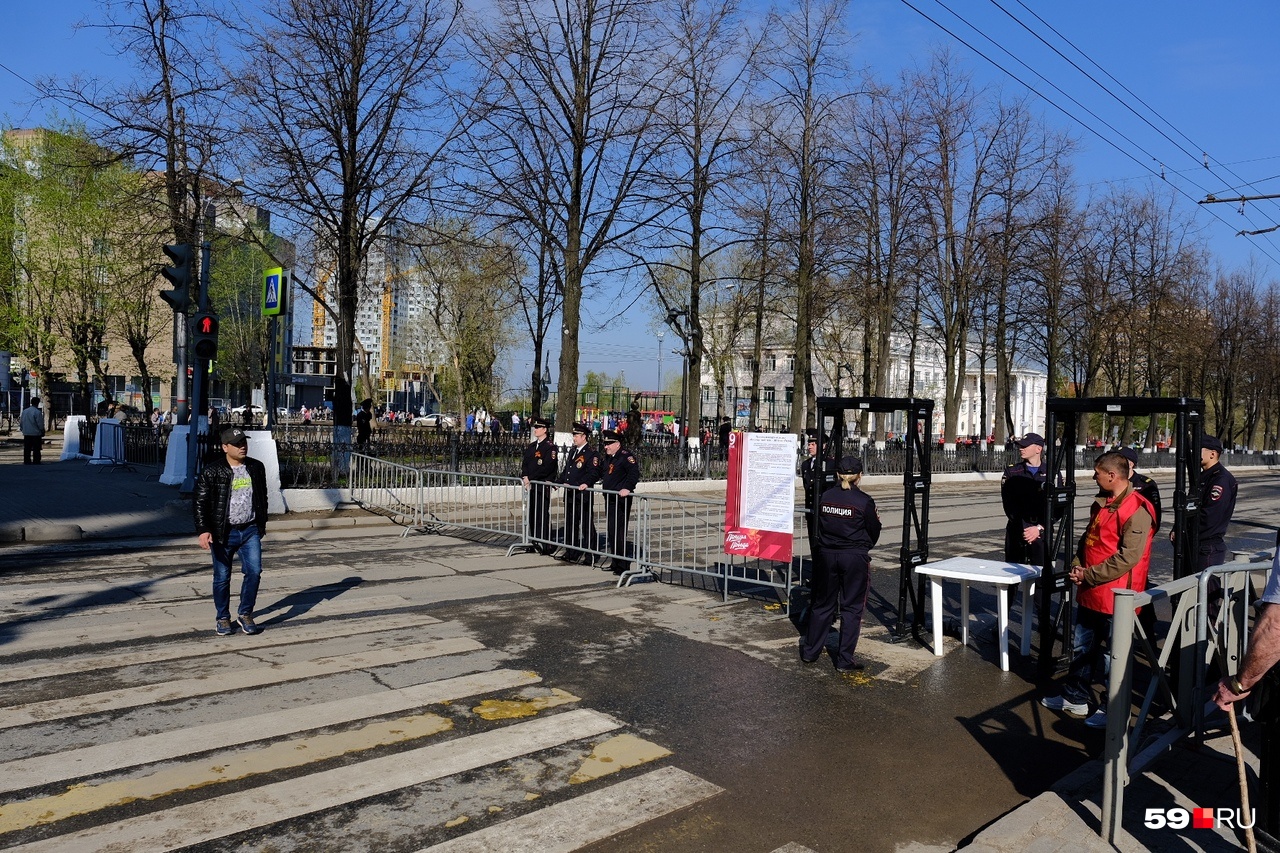 Пройти можно через рамки Пройти можно через рамки
