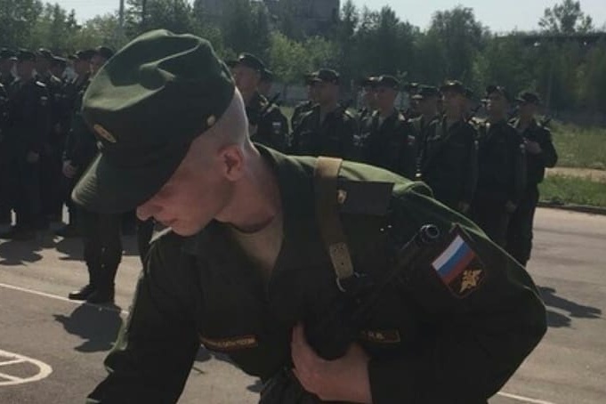 Ярослав только успел принять присягу, учения были первыми Ярослав только успел принять присягу, учения были первыми