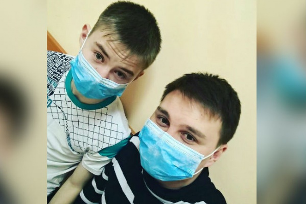 Руслана во всем поддерживает брат Руслана во всем поддерживает брат