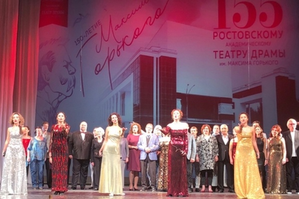 Первым стартом станет спектакль «Дачники» по роману М. Горького Первым стартом станет спектакль «Дачники» по роману М. Горького