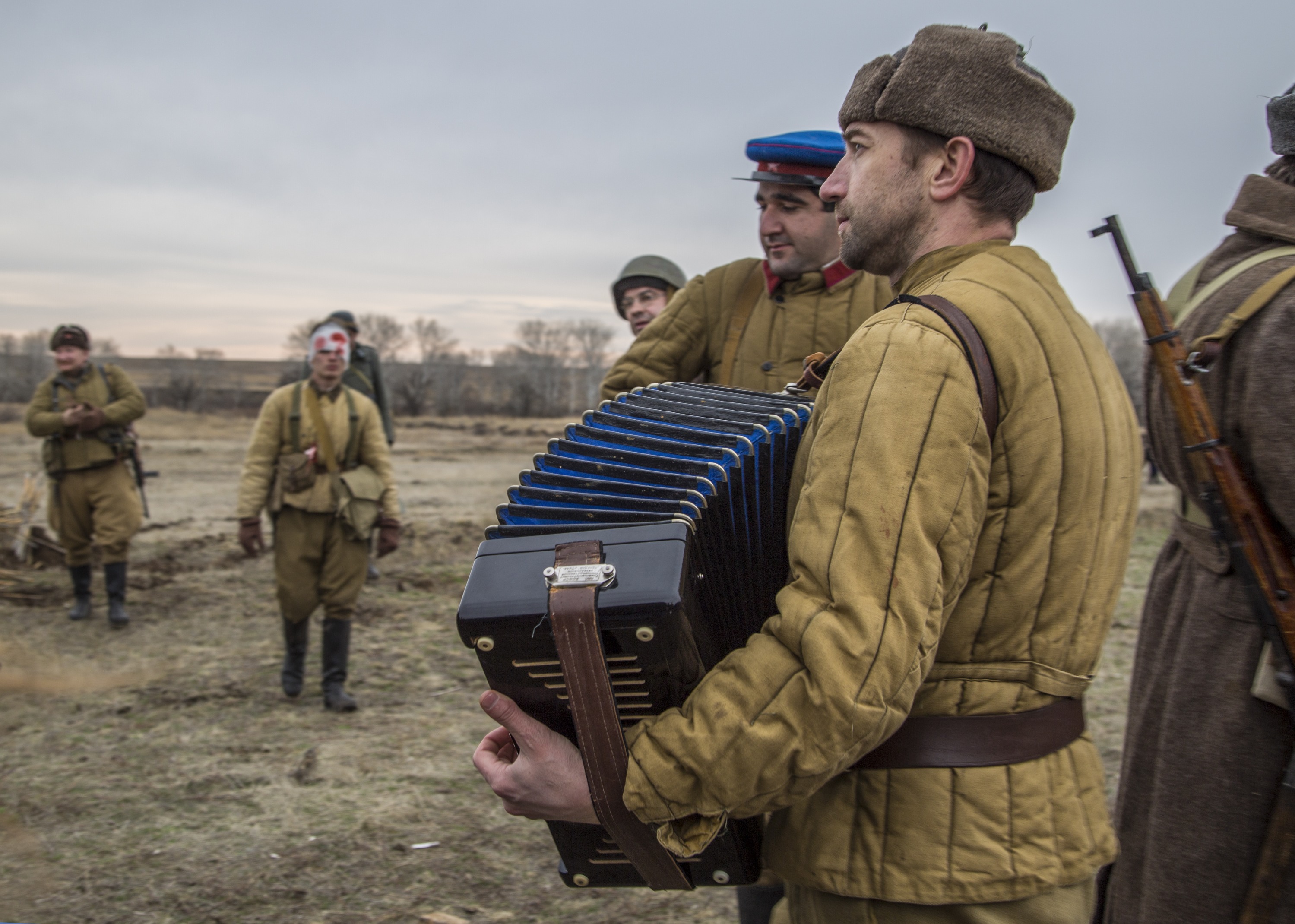 Зову 23. Военная комедия Россия. В кино с 23 августа. Фильм волгоградец. Смотреть военные комедии.