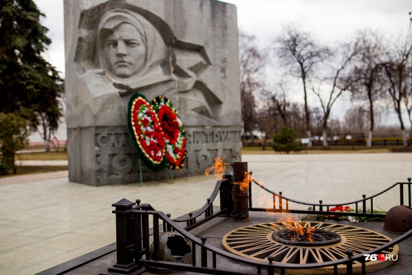 Вечный огонь в Ярославле зажжён с 1968 года Вечный огонь в Ярославле зажжён с 1968 года 