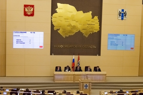 Недовольный избиратель ударил депутата в здании Заксобрания Недовольный избиратель ударил депутата в здании Заксобрания 