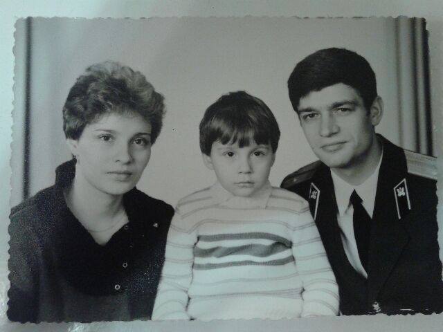 Кирилл, его отец Иван Емельянович и мама Ирина Викторовна. Фото «германского периода»