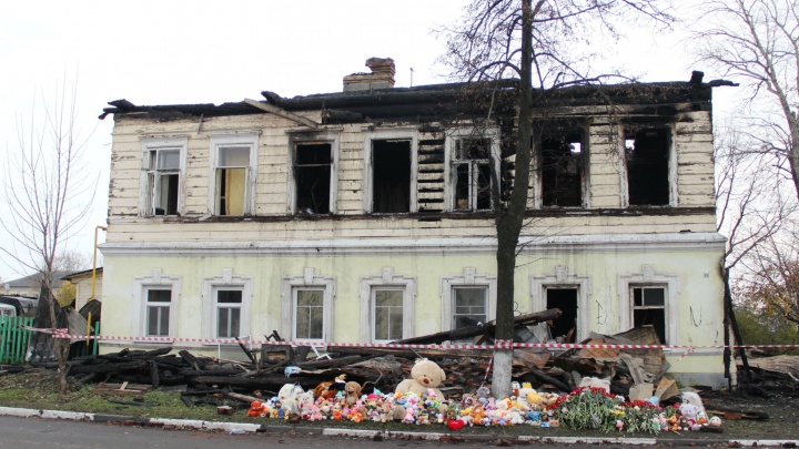Пострадавшим и семьям погибших в пожаре в Ростове выплатят по 100 тысяч рублей