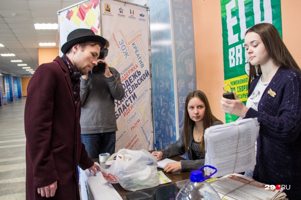 С 2017 года «ЭкоБатл» стали проводить и в районах области. До этого сбор вторсырья устраивали только в Архангельске С 2017 года «ЭкоБатл» стали проводить и в районах области. До этого сбор вторсырья устраивали только в Архангельске
