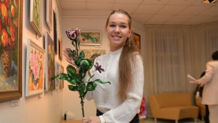 В Екатеринбурге откроется выставка работ мастерицы из Верхней Пышмы, которая сплела розу для жены Трампа