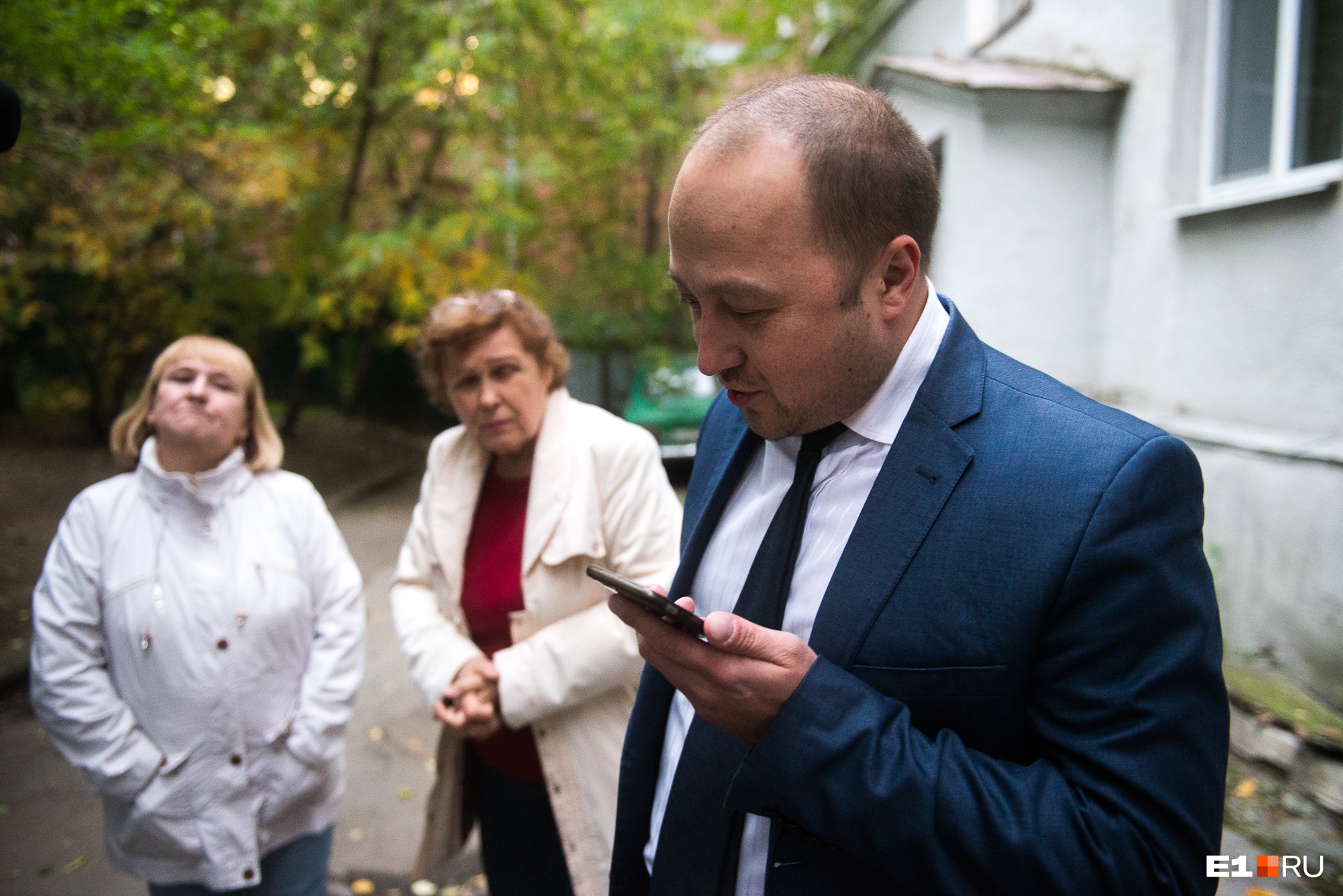 При нас жители звонят заместителю директора филармонии При нас жители звонят заместителю директора филармонии