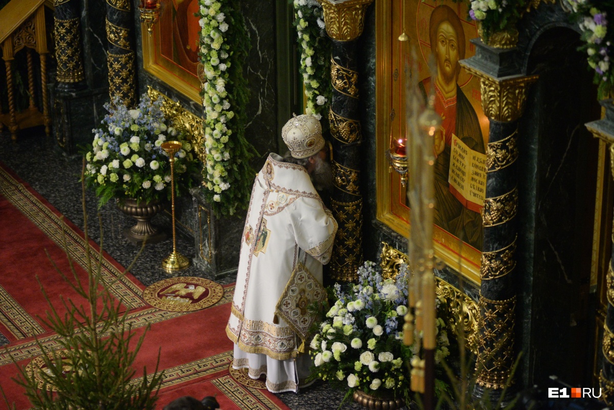 «Больше тепла и душевности»: митрополит Кирилл провёл рождественское богослужение в Екатеринбурге