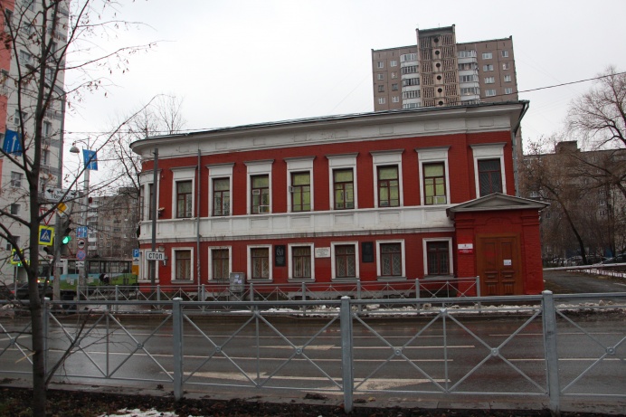 В этом здании с 1907 по 1919 год преподавали и жили две из сестер — Оттилия и Маргарита