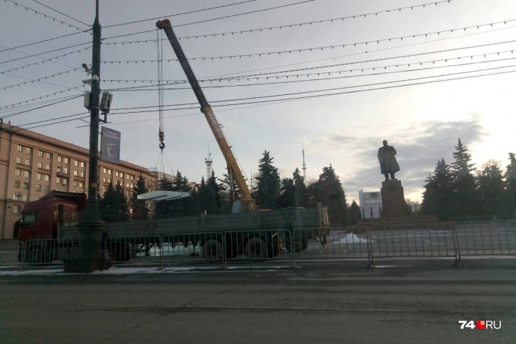 Подрядчик должен возвести ледовый городок до 22 декабря Подрядчик должен возвести ледовый городок до 22 декабря