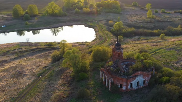 Видео дня. Забытый богом и людьми храм на месте исчезнувшего села в Нижегородской области