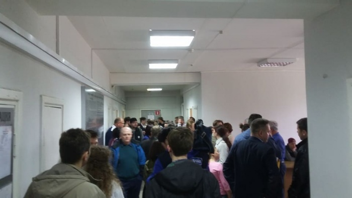 Десятки человек пришли поддержать Дмитрия Трубицына в суде, фото со страницы Егора Савина в Facebook Десятки человек пришли поддержать Дмитрия Трубицына в суде, фото со страницы Егора Савина в Facebook