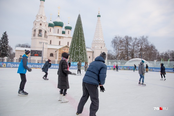Каток на Советской площади будет работать до конца марта Каток на Советской площади будет работать до конца марта