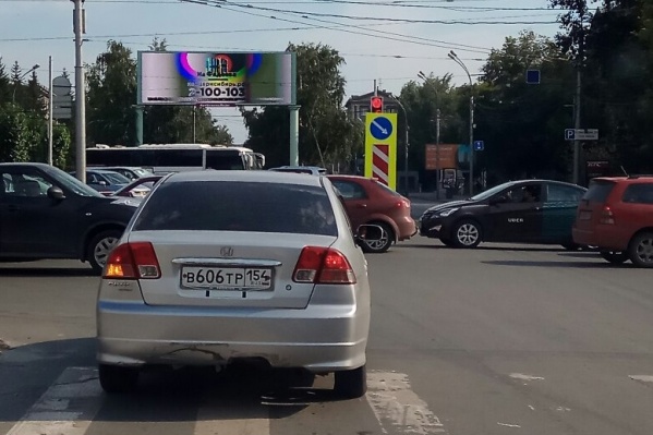 На перекрёстке Красного проспекта и ул. Писарева На перекрёстке Красного проспекта и ул. Писарева