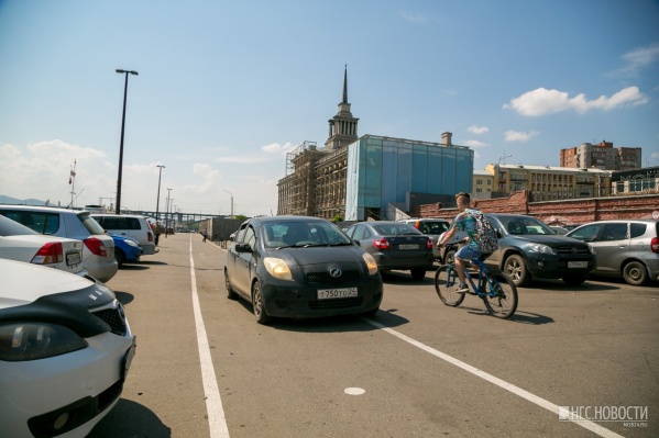 Администрация Красноярска запрещает бесплатную парковку на набережной Администрация Красноярска запрещает бесплатную парковку на набережной