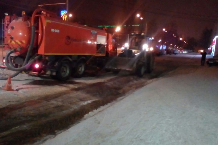 Утечку холодной воды уже начали устранять Утечку холодной воды уже начали устранять
