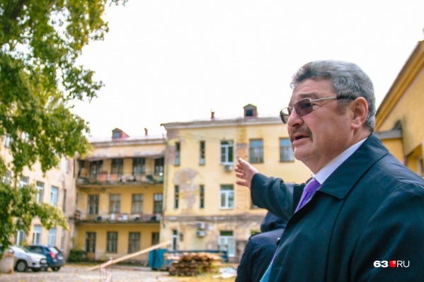 Ремонт решили ускорить после того, как от рухнувшей штукатурки пострадал человек Ремонт решили ускорить после того, как от рухнувшей штукатурки пострадал человек