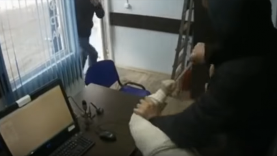 В Прикамье полицейские задержали налетчика, который напал с ножом на сотрудницу офиса микрозаймов