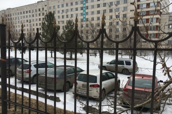 Геннадий Филимонов отрицает вину и продолжает работать в должности заведующего хирургическим отделением Геннадий Филимонов отрицает вину и продолжает работать в должности заведующего хирургическим отделением