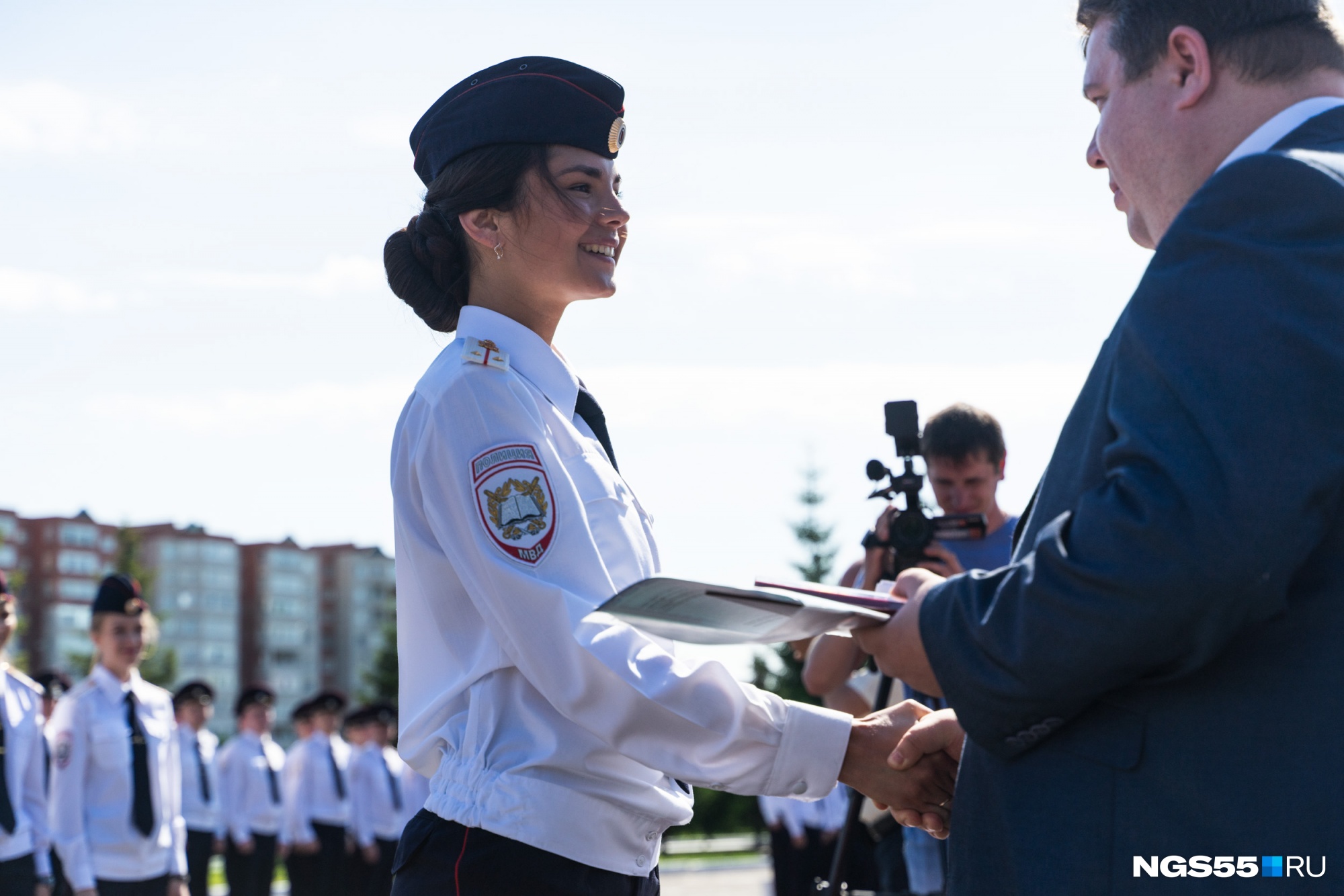 «Для девушки-полицейского внешность очень важна»: голосуем за самую красивую выпускницу академии МВД