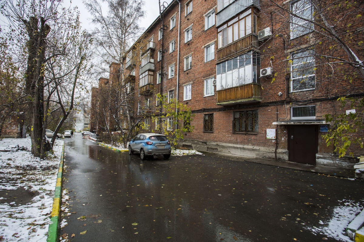 Ходят по этажам, расспрашивают: жильцы дома и полиция выгнали двух  установщиков сигнализаций | 24.10.2018 | Новосибирск - БезФормата