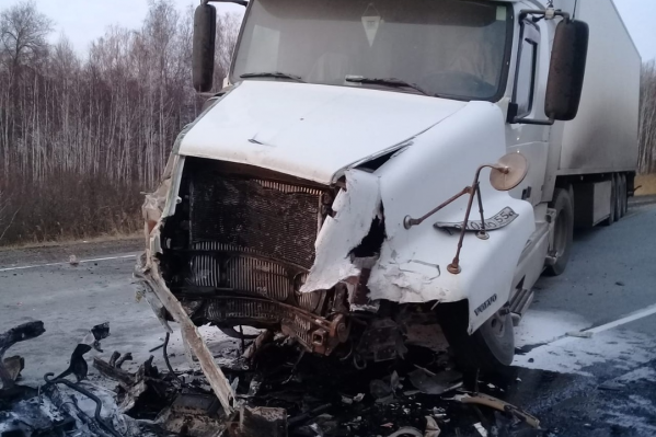 Все пассажиры легкового автомобиля в аварии погибли Все пассажиры легкового автомобиля в аварии погибли