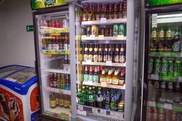 Вор вынес из магазина продукты и алкоголь Вор вынес из магазина продукты и алкоголь