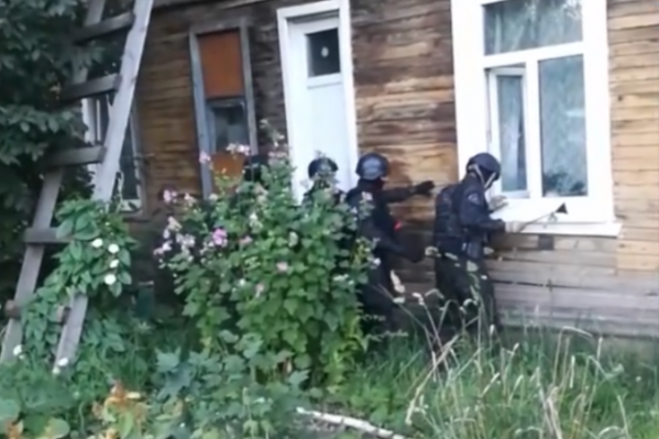 Чтобы накрыть «нехорошую квартиру», понадобилась помощь спецотряда Чтобы накрыть «нехорошую квартиру», понадобилась помощь спецотряда