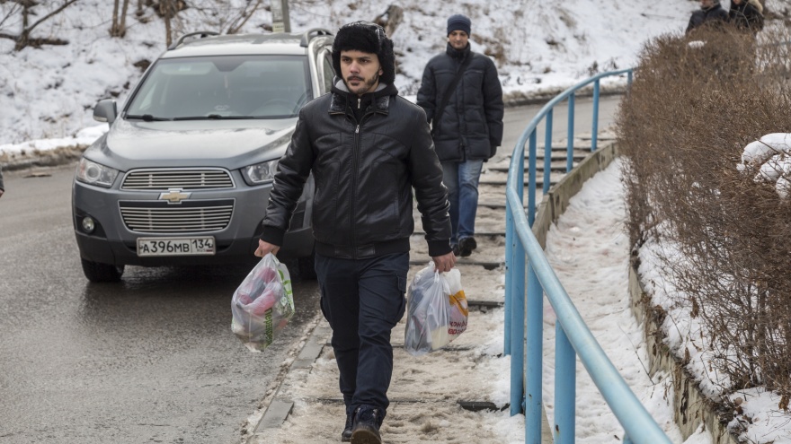 «Они даже у себя не убирают!»: волгоградцы завалили мусором офис нового регионального оператора
