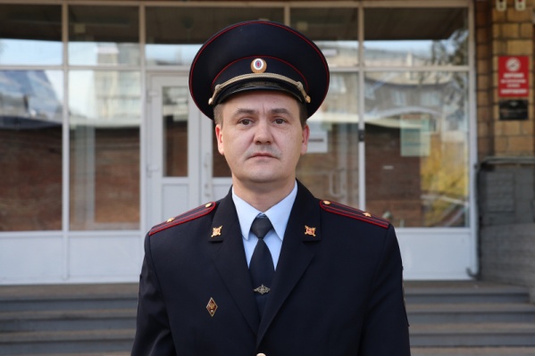 Сергей Щукин залез на высоту 25 метров, чтобы уговорить женщину спуститься Сергей Щукин залез на высоту 25 метров, чтобы уговорить женщину спуститься