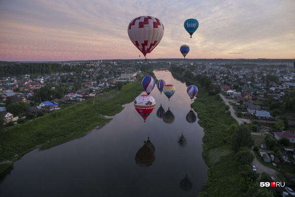 Одним из самых зрелищных мероприятий выходных станет открытие фестиваля «Небесная ярмарка» Одним из самых зрелищных мероприятий выходных станет открытие фестиваля «Небесная ярмарка»