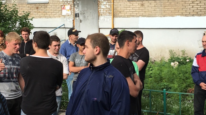 В утреннем конфликте, когда челябинцы отстаивали двор, пострадал фотограф «Комсомольской правды»