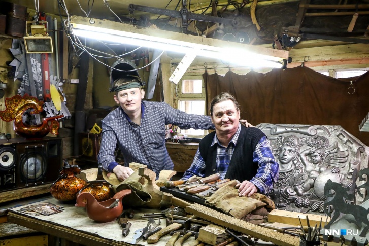 Иван и Виктор Галибины в своей мастерской