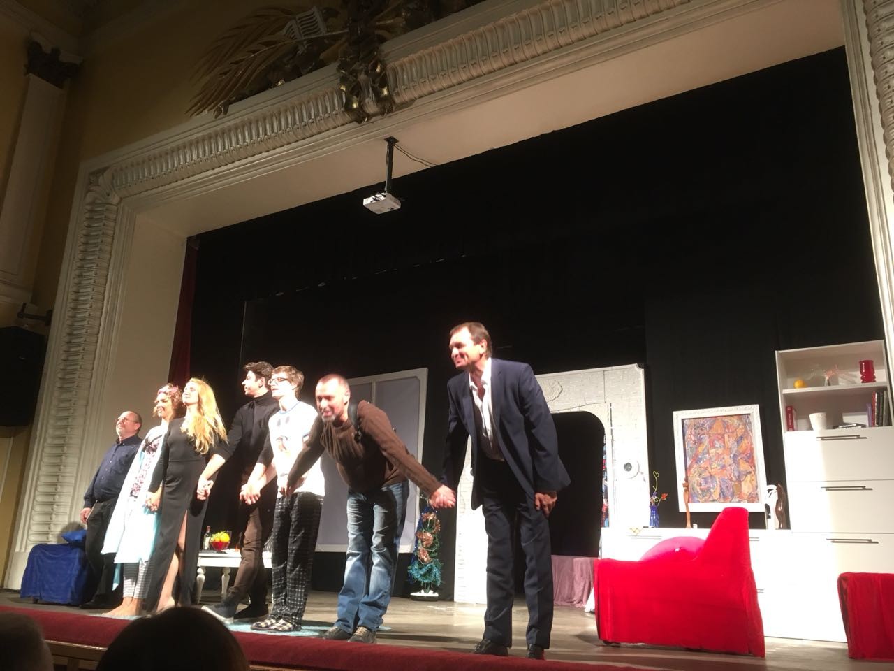 Премьерные показы «Снегопада для Киры» проходят в ДК «Энергия» в сентябре. Ранее пьесу уже ставили на сцене Севастополя Премьерные показы «Снегопада для Киры» проходят в ДК «Энергия» в сентябре. Ранее пьесу уже ставили на сцене Севастополя